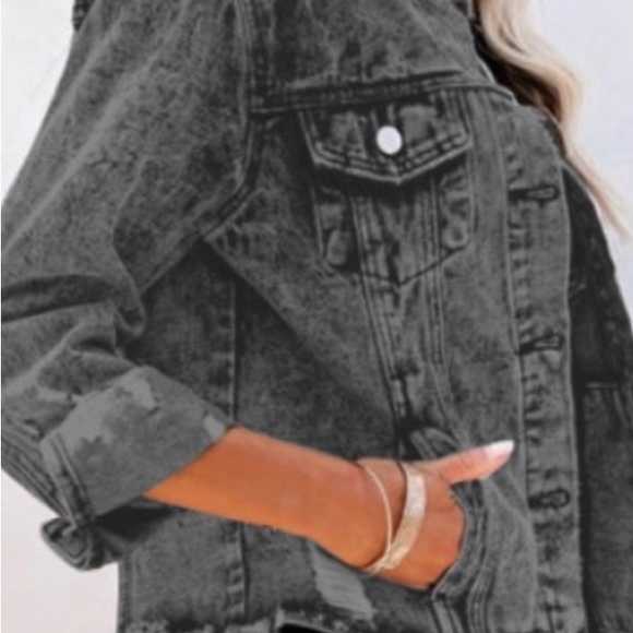 🔥Boutique🔥Blake Distressed Jean Jacket - Picture 4 of 15